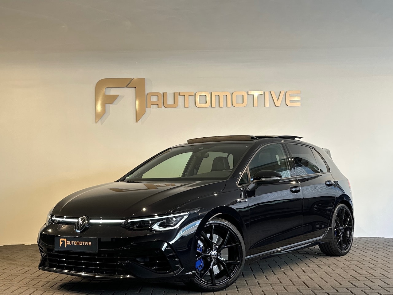 Volkswagen Golf - 2.0 TSI R 4M Performance Pano|Memory|H/K|Keyless - AutoWereld.nl