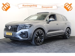 Volkswagen Touareg - 3.0 TDI R-Line |Pano|Trekhaak|Achterbank verw.|
