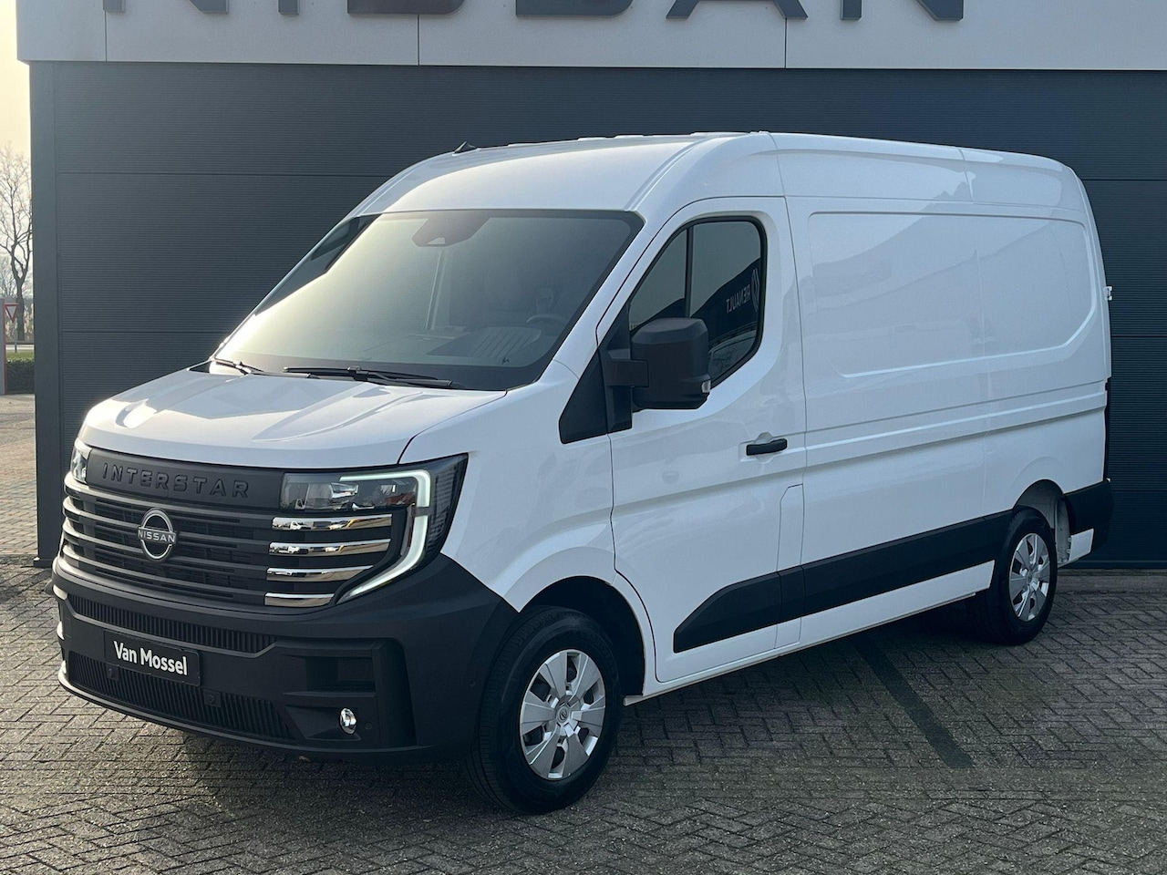Nissan Interstar-e - L2H2 Limited 87 kWh 140PK | 0,0% Rente financiallease | 2000kg trekgewicht | 410km WLTP-ac - AutoWereld.nl