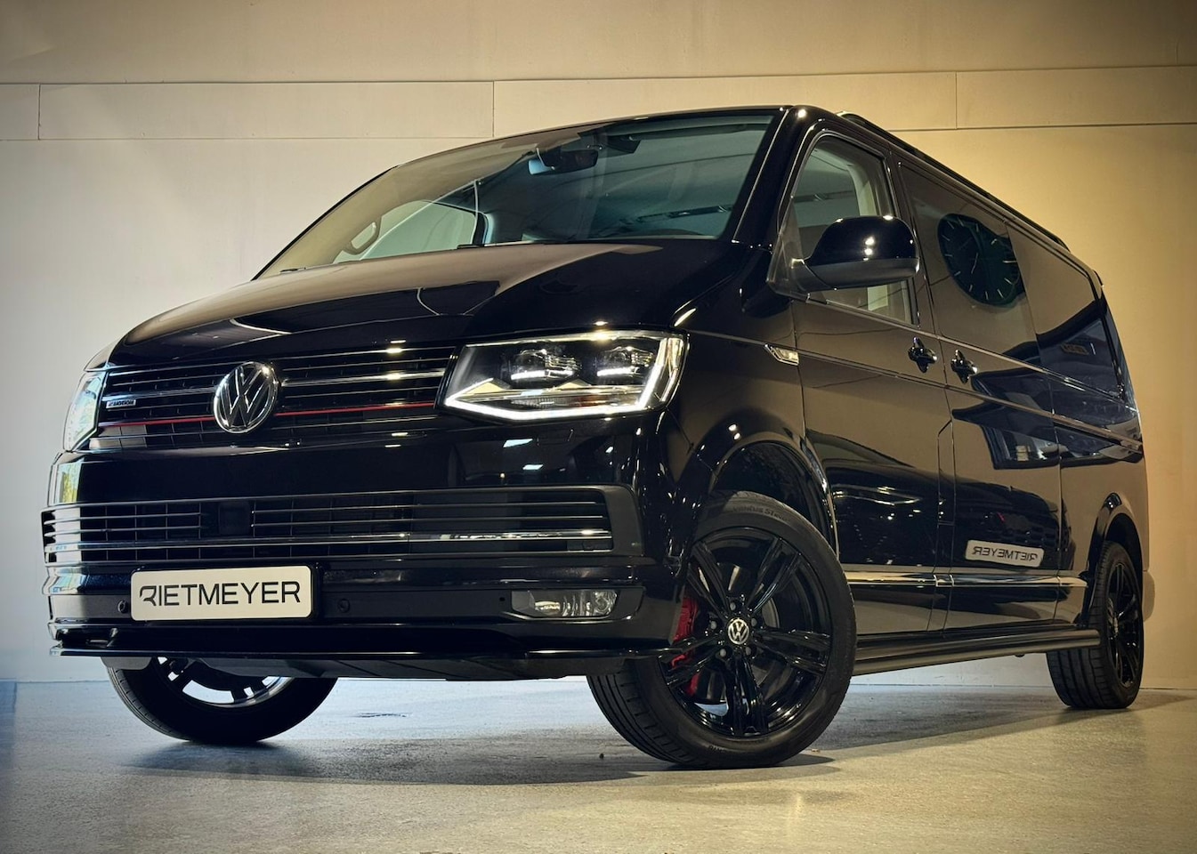 Volkswagen Transporter - 2.0 TDI L2H1 DC 4Motion Highline |2x Elektr. Schuifdeur |ACC |Navigatie |Leder interieur | - AutoWereld.nl