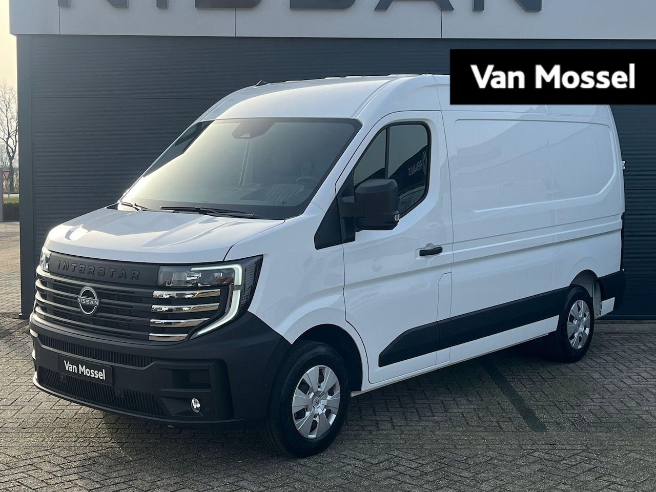 Nissan Interstar-e - L2H2 Limited 87 kWh 140PK | 0,0% Rente financiallease | 2000kg trekgewicht | 410km WLTP-ac - AutoWereld.nl