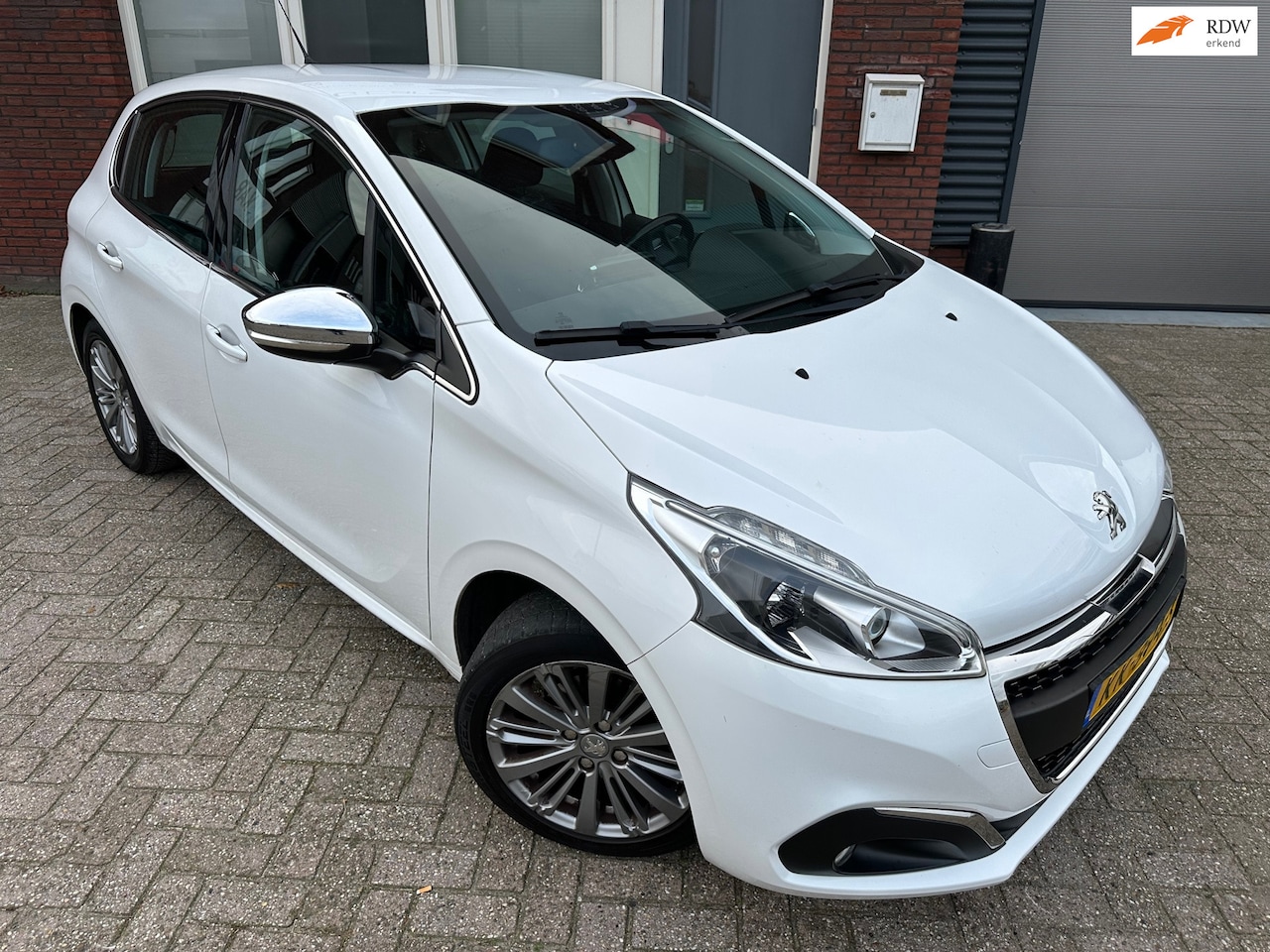 Peugeot 208 - 1.2 PureTech Allure / Navi / PDC / Clima / Cruise / NAP - AutoWereld.nl