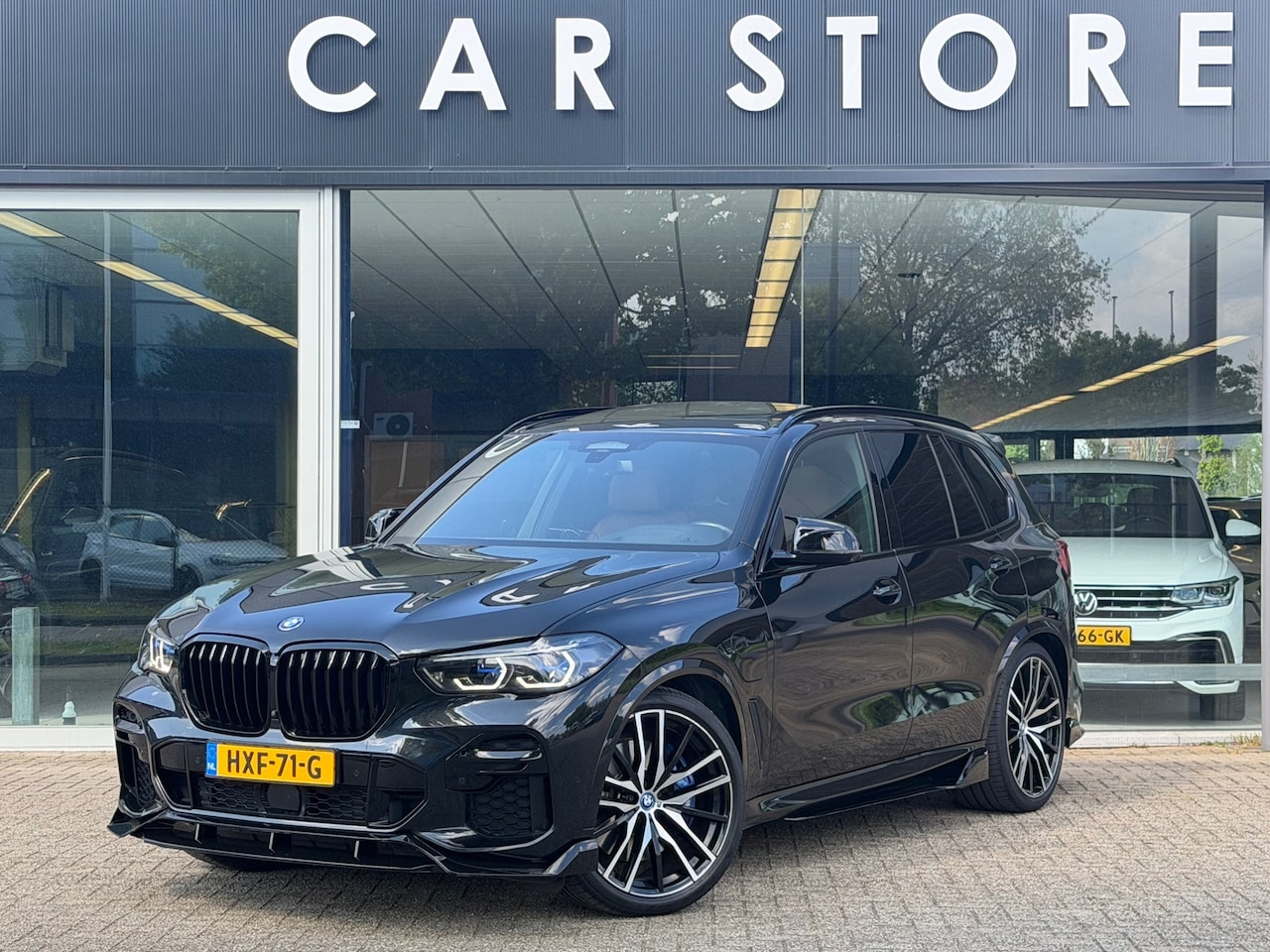 BMW X5 - XDrive45e High Executive Pano Laser HuD Skylounge Massag - AutoWereld.nl