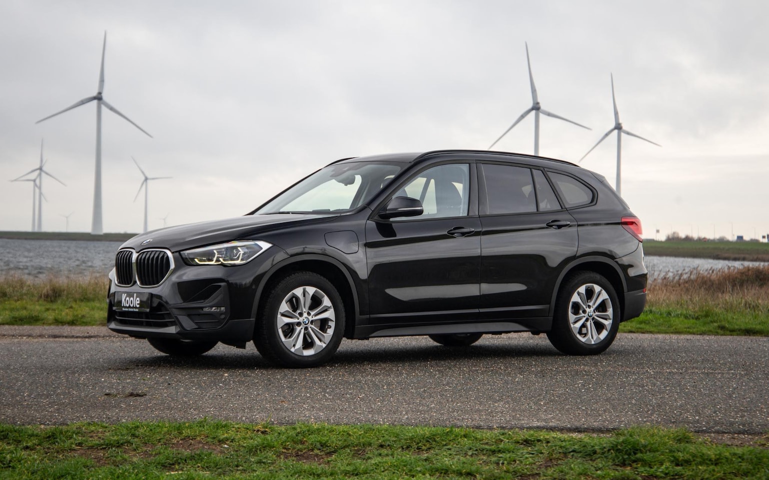 BMW X1 - xDrive25e Executive X CAMERA / CARPLAY / HEAD UP DISPLAY / LEDER / LED / CRUISE CONTROLE / - AutoWereld.nl