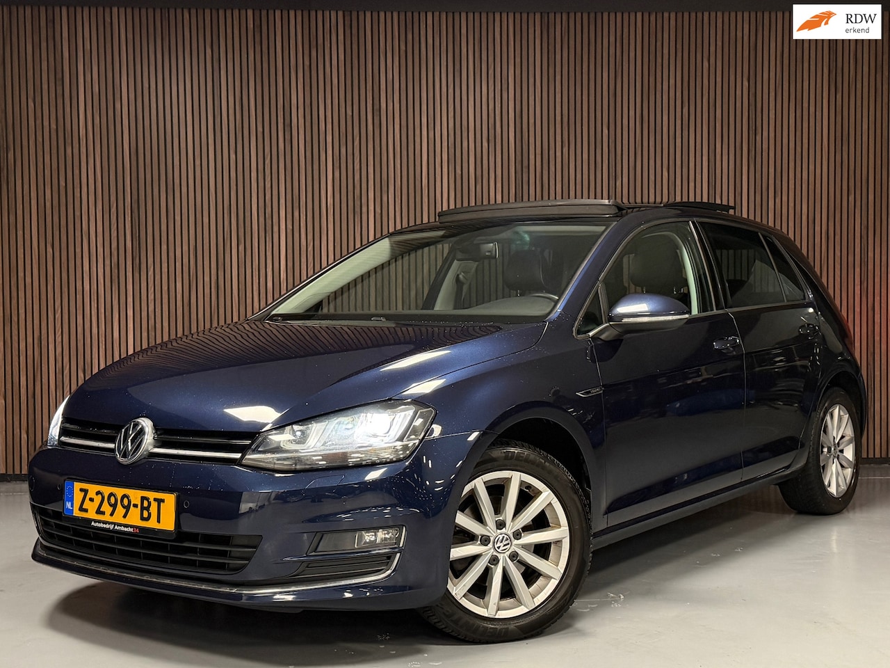 Volkswagen Golf - 1.2 TSI Lounge Edition AUTOMAAT/PANORAMADAK/TREKHAAK/XENON/STOELVERWARMING/CRUISE CONTROL/ - AutoWereld.nl