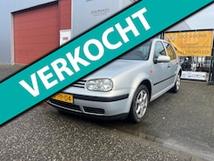 Volkswagen Golf - 1.6 Trendline AUTOMAAT, APK, dakraam, trekhaak, goed onderhouden