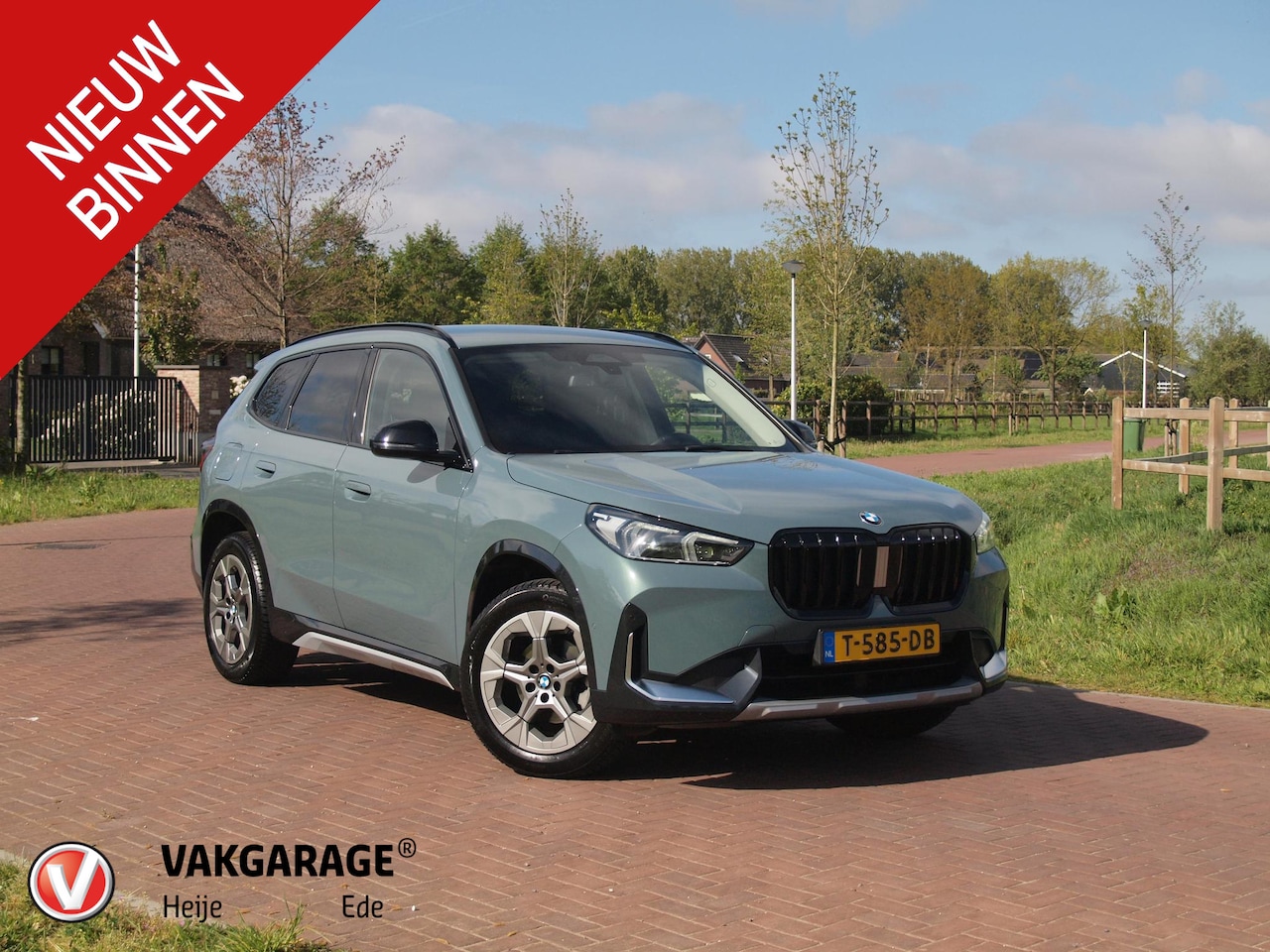 BMW X1 - sDrive18i | NIEUW MODEL | Trekhaak | Sportstoelen met geheugen | Sfeerverlichting | Camera - AutoWereld.nl