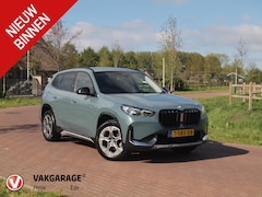 BMW X1 - sDrive18i | NIEUW MODEL | Trekhaak | Sportstoelen met geheugen | Sfeerverlichting | Camera
