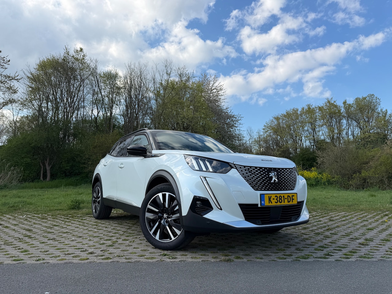 Peugeot e-2008 - EV 50kWh GT - AutoWereld.nl