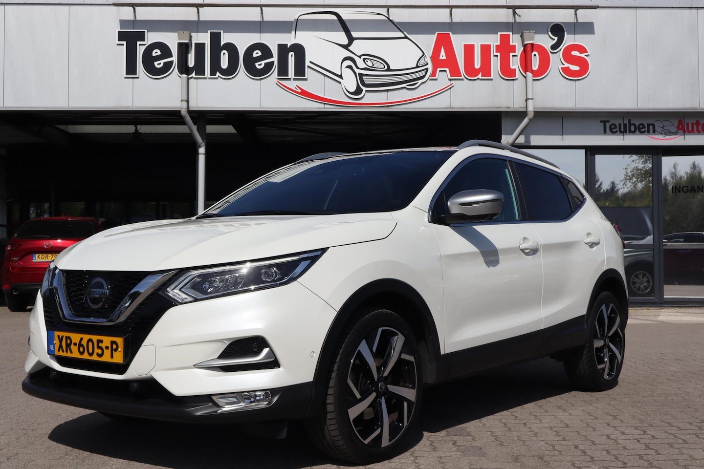 Nissan Qashqai - 1.3 DIG-T Tekna + | Automaat | Luxe lederen bekleding | Panoramadak | Cruise | Clima - AutoWereld.nl