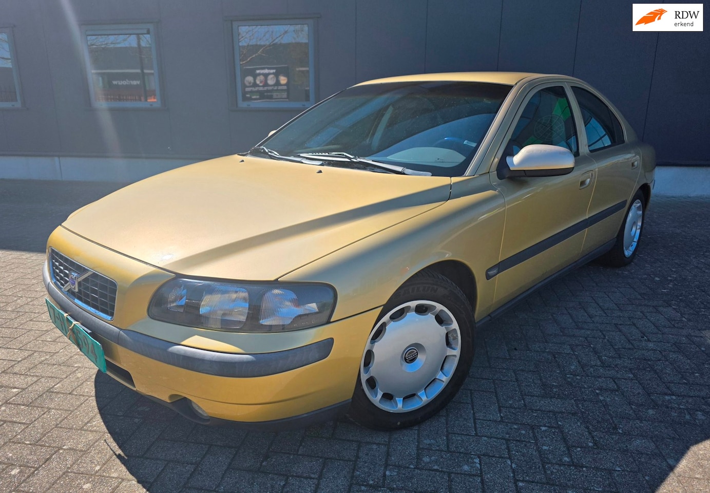 Volvo S60 - 2.3 T-5 2.3 T-5, AUTOMAAT, netto €5750, 4ver Youngtimer, bijtelvriendelijk! - AutoWereld.nl