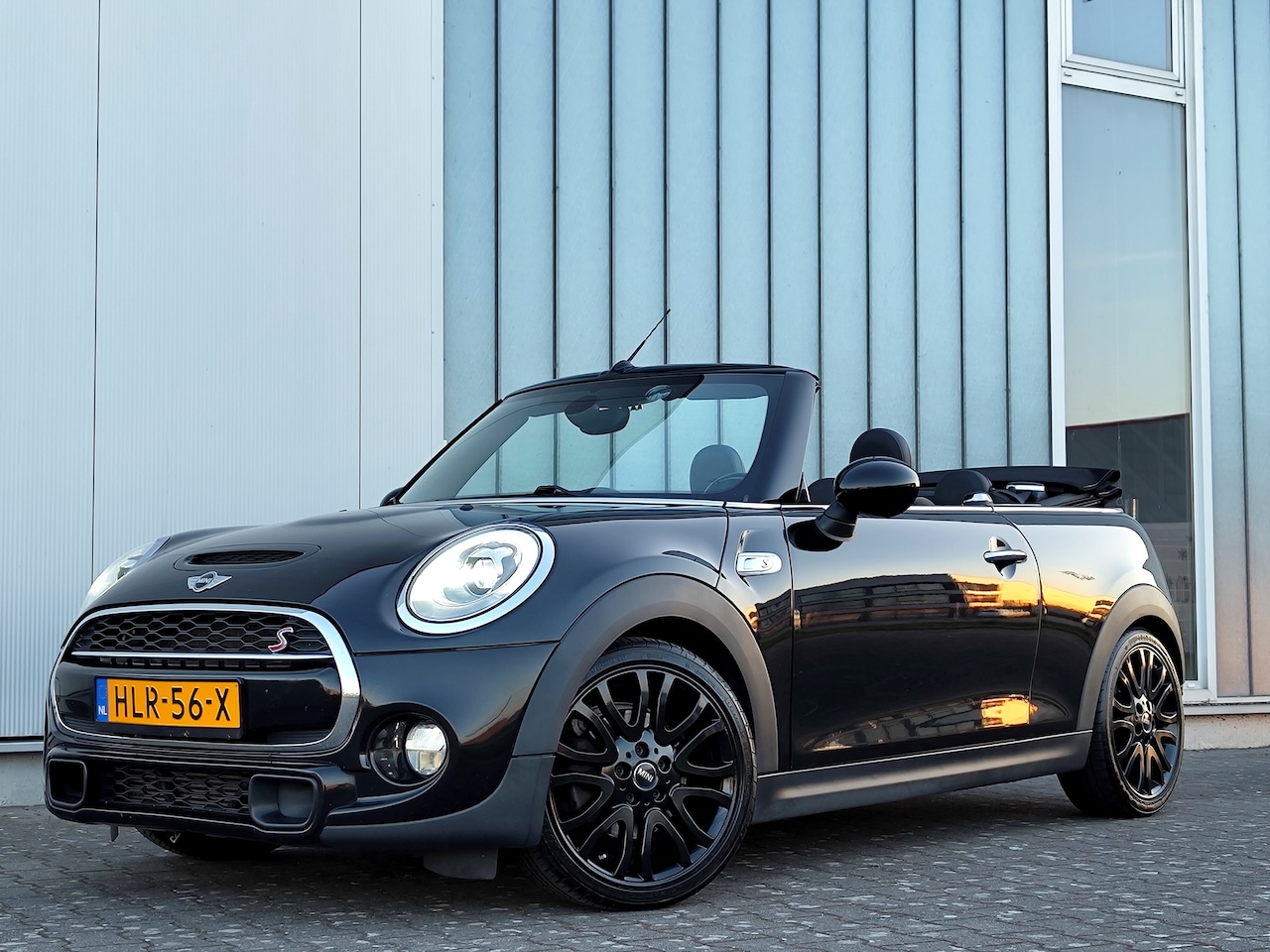 MINI Cabrio - 2.0 Cooper S Chili 3X ZWART/LEDER/XENON/LED/GR.NAVI - AutoWereld.nl
