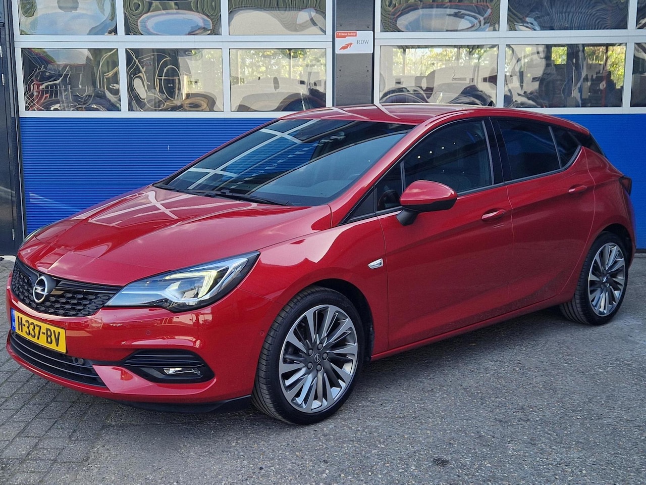 Opel Astra - 1.2 Edition / Full Option / Keyless / Carplay / Camera / Zomer en winterset / Elektr. stoe - AutoWereld.nl
