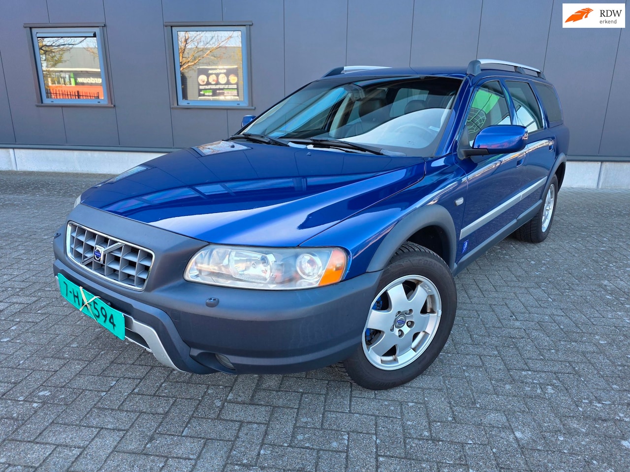 Volvo XC70 - 2.5 T Ocean Race 2.5 T Ocean Race, netto € 12.250, Youngtimer, bijtelvriendelijk! - AutoWereld.nl