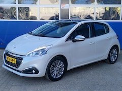 Peugeot 208 - 1.2 PureTech Allure / Panoramadak / Trekhaak / ECC / Carplay / Navigatie / Historie bekend