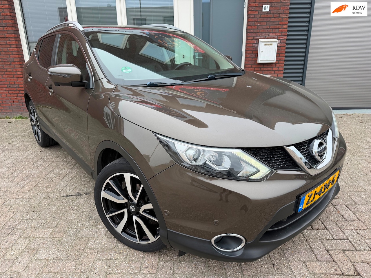 Nissan Qashqai - 1.2 Tekna / Navi / Pano / Leder / Camera / PDC - AutoWereld.nl