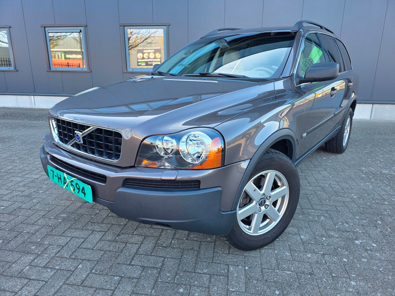 Volvo XC90 - 2.5 T Momentum 2.5 T Momentum, netto € 12.350, smetteloze staat, bijtelvriendelijk! - AutoWereld.nl
