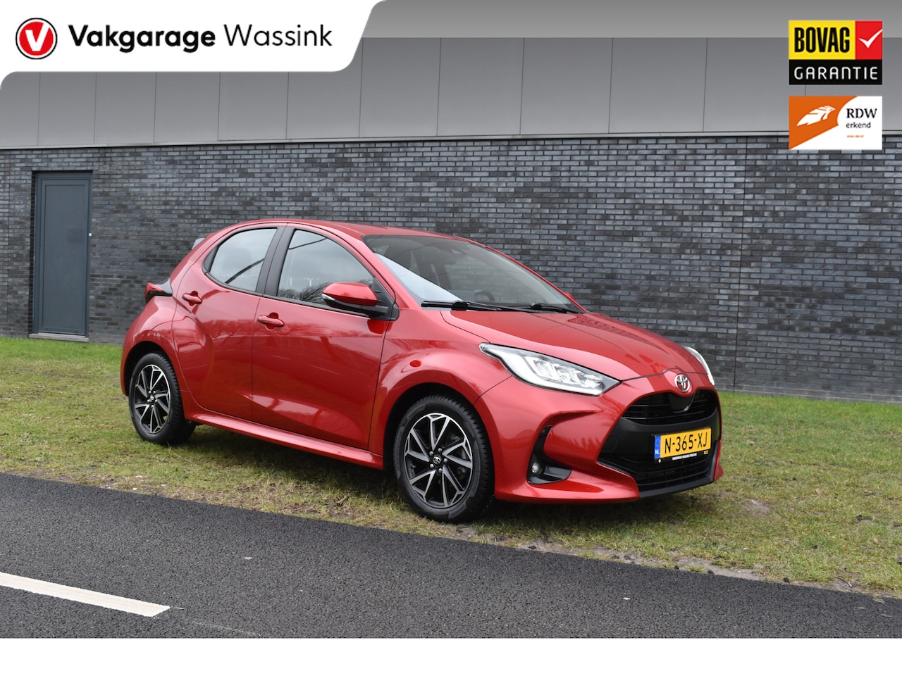 Toyota Yaris - 1.5 VVT-i Dynamic 1e eigenaar Navigatie Parkeer camera - AutoWereld.nl