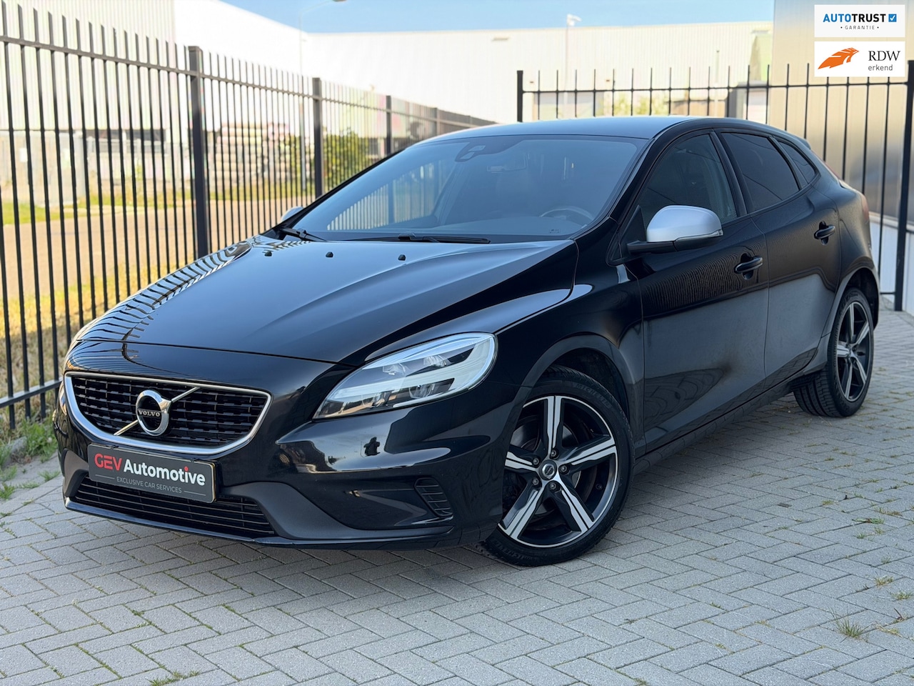 Volvo V40 - 2.0 T2 R-Design Navi Cruise PDC Leder - AutoWereld.nl