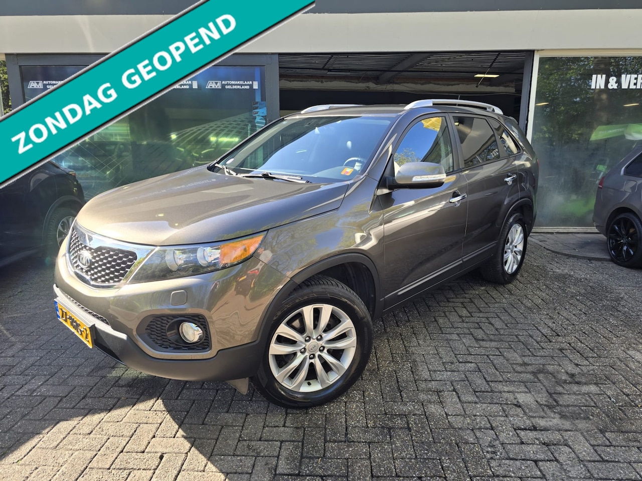 Kia Sorento - 2.4 X-clusive | 2E EIGENAAR | 12MND GARANTIE | TREKHAAK | NAVI | STOELVERWARMING | - AutoWereld.nl