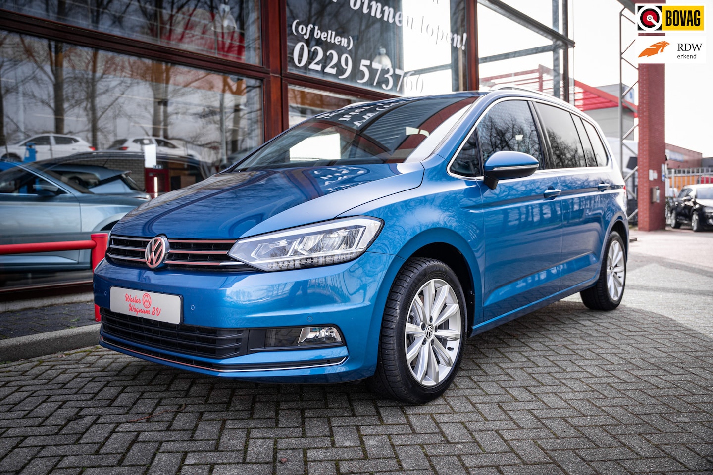 Volkswagen Touran - 1.4 TSI Highline | Automaat | Key-less | Navigatie | Parkeer hulp | LED | App-connect | - AutoWereld.nl