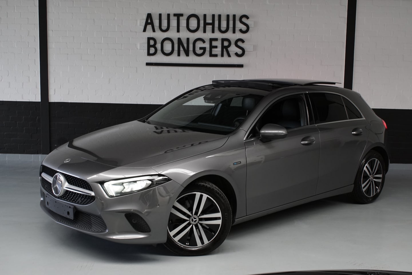 Mercedes-Benz A-klasse - 250 e Advantage Pano, Sfeerverlichting, Adaptief Cr, Carplay - AutoWereld.nl