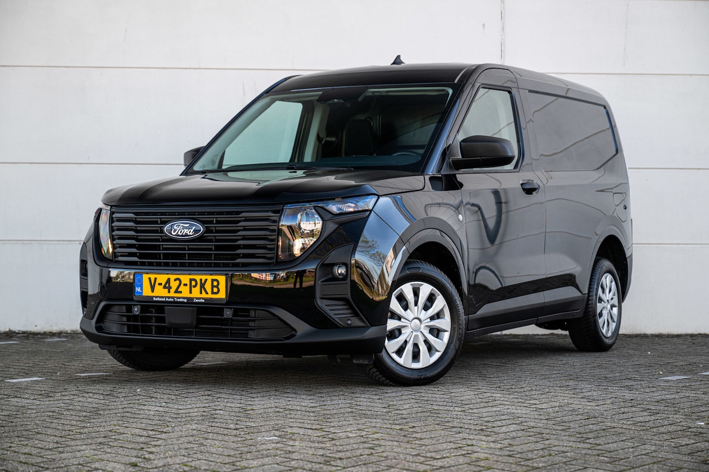 Ford Transit Courier - 1.0 EcoBoost 100pk |Airco|Cruise|Carplay|Camera|Trekhaak| - AutoWereld.nl