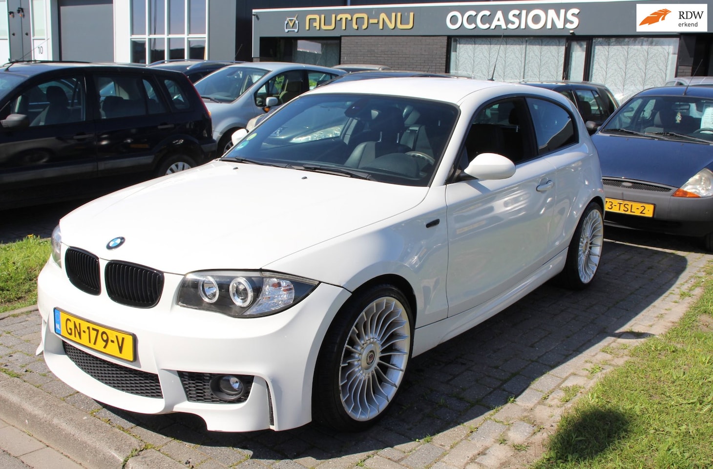 BMW 1-serie - 116i M-Pakket 19" Aphina Velgen NAV Climate Cruise NAP APK - AutoWereld.nl