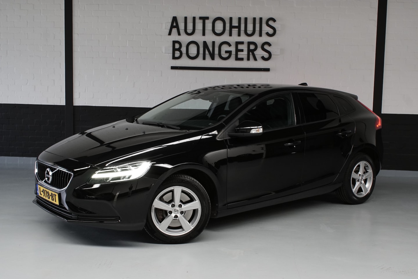 Volvo V40 - 1.5 T2 R-Design Cr, BT, PDC, Navi - AutoWereld.nl