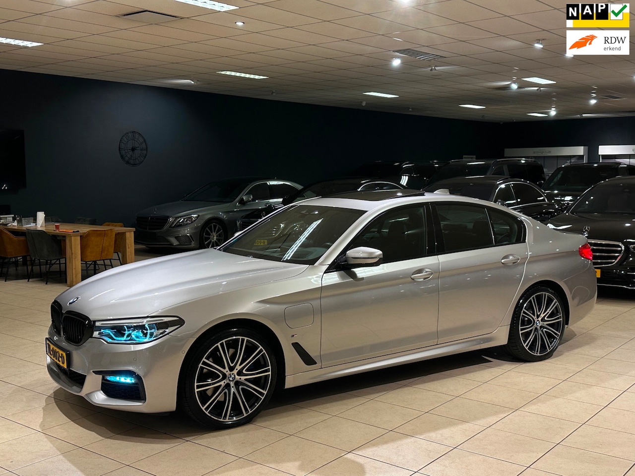 BMW 5-serie - 530e M-SPORT|NAP|INDIVIDUAL|ACC|HUD|VOLL - AutoWereld.nl