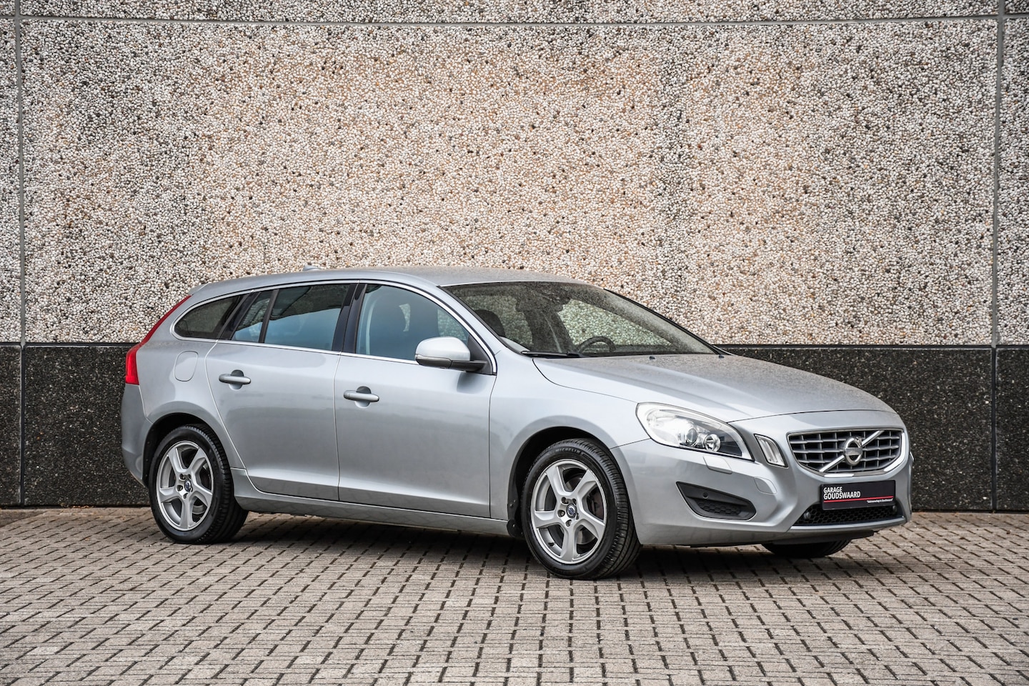 Volvo V60 - 1.6 T3 Momentum 1.6 T3 Momentum - AutoWereld.nl