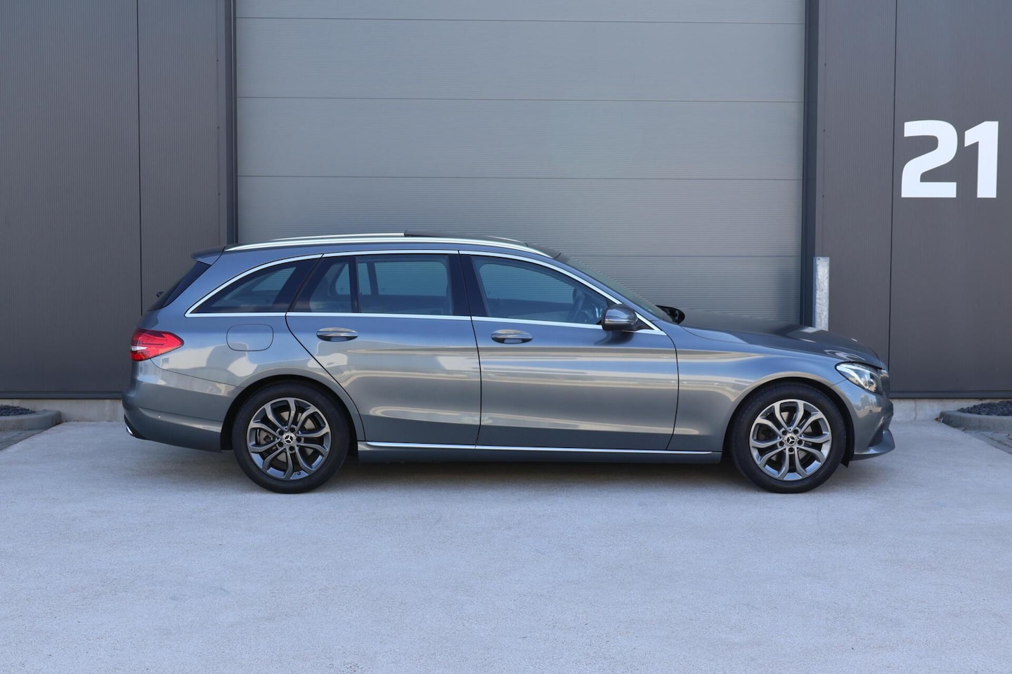 Mercedes-Benz C-klasse Estate - 220 CDI Premium Plus / Panoramadak / Elek. Trekhaak / Dealer onderhouden - AutoWereld.nl