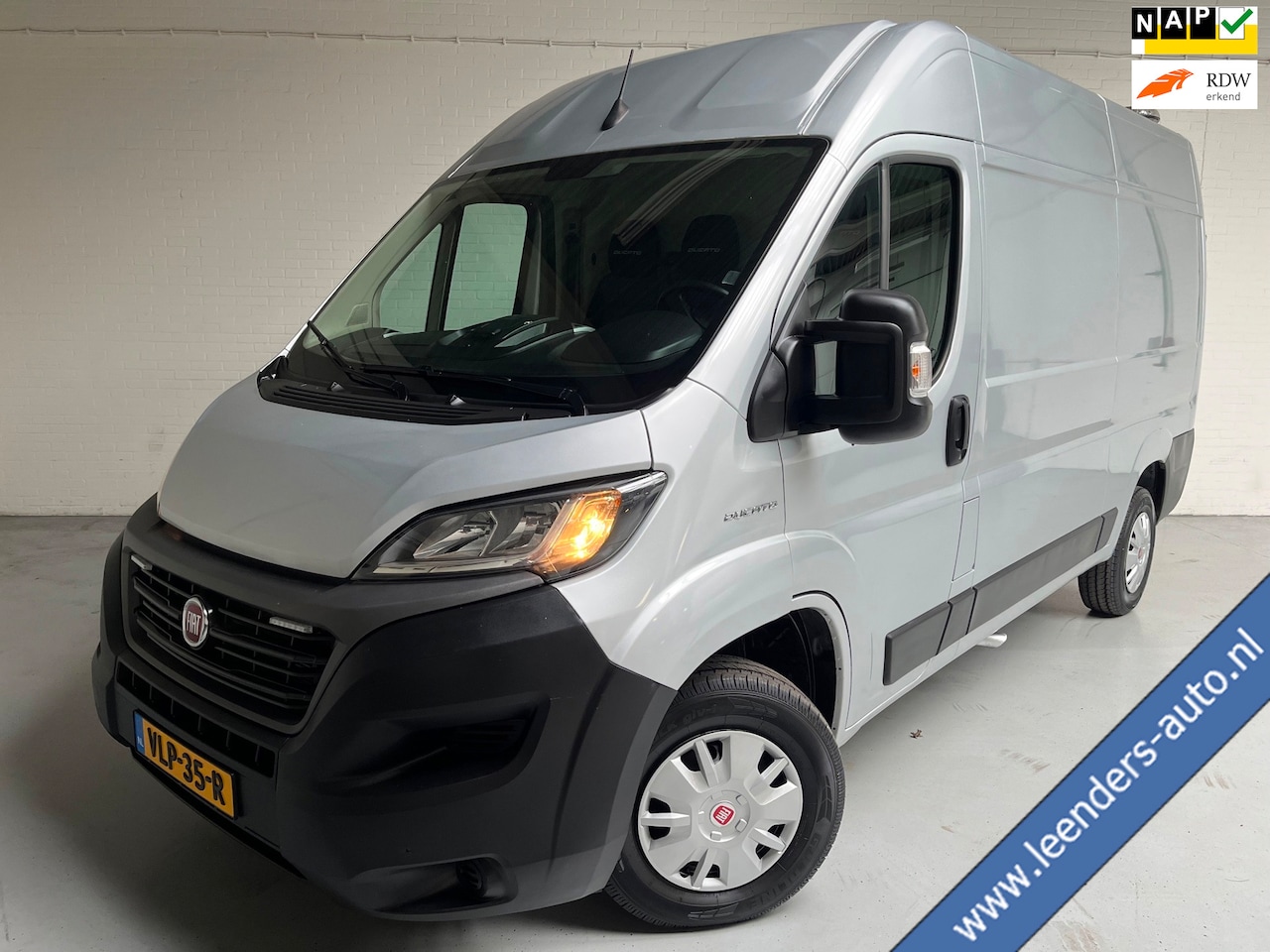 Fiat Ducato - Automaat 30 2.3 MultiJet 140pk euro6 L2H2 3Persoons Airco Navigatie Trekhaak Zilvergrijs M - AutoWereld.nl