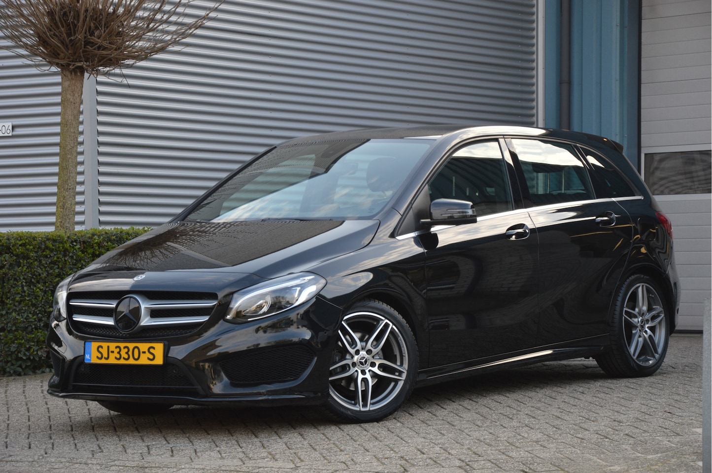 Mercedes-Benz B-klasse - 180 AMG-LINE | AUTOMAAT | CRUISE | AIRCO | CAMERA | PDC | LED | ENZ - AutoWereld.nl