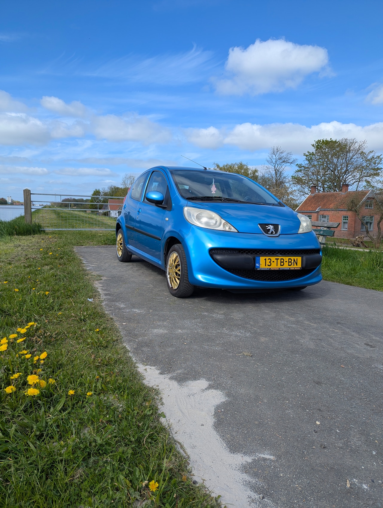 PEUGEOT 107