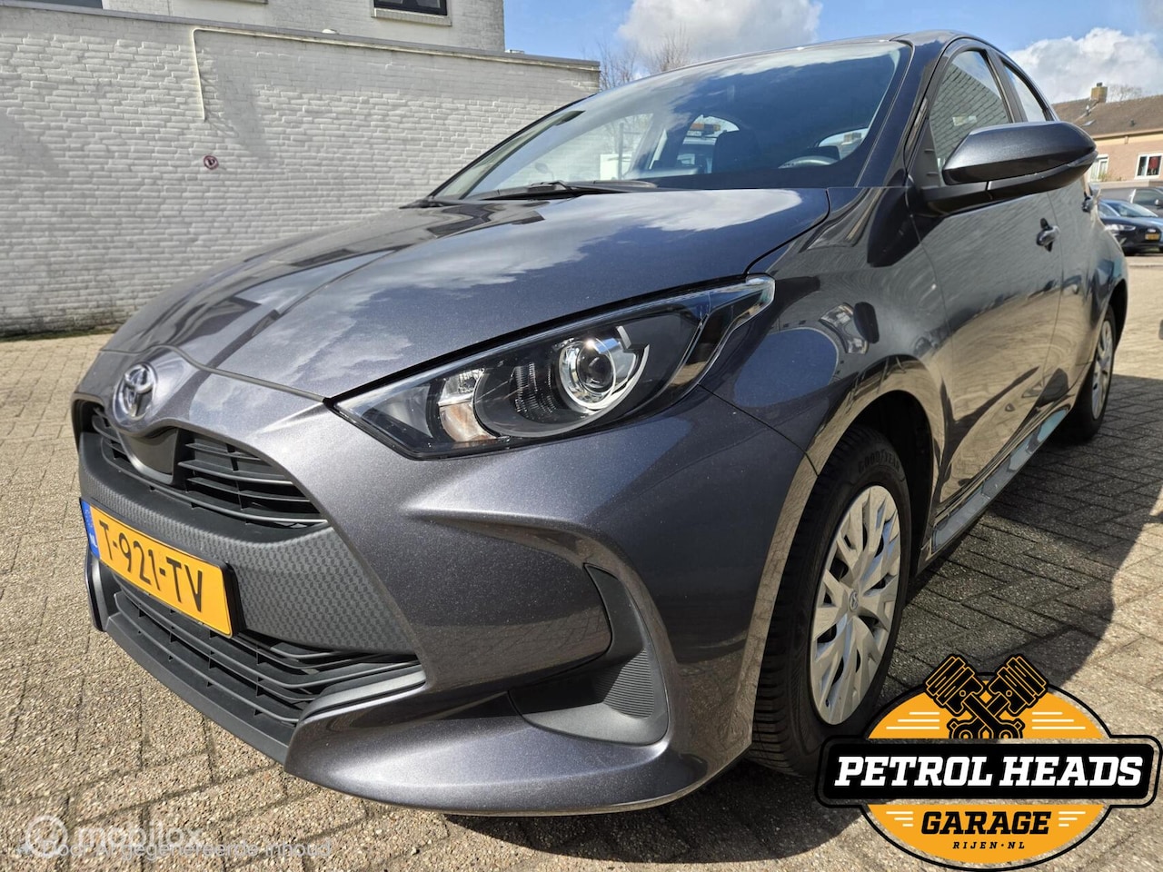 Toyota Yaris - 1.5 VVT-i Active 1e EIG.|CARPLAY|CAM.|CRUISE|NAP - AutoWereld.nl