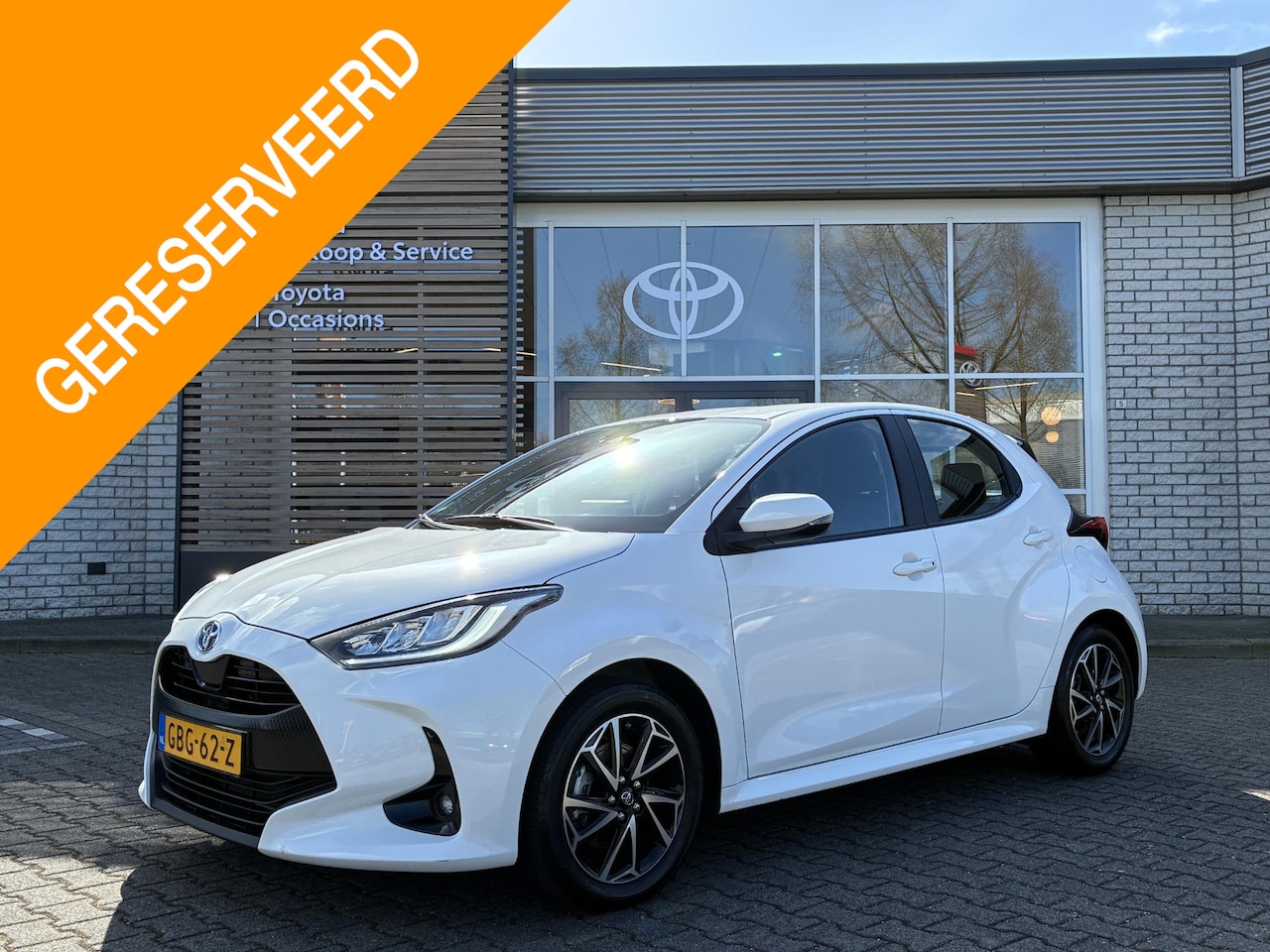 Toyota Yaris - HYBRID 115 DYNAMIC APPLE/ANDROID LED KEYLESS 16" LM-VELGEN NL-AUTO DEALER-ONDERHOUDEN - AutoWereld.nl