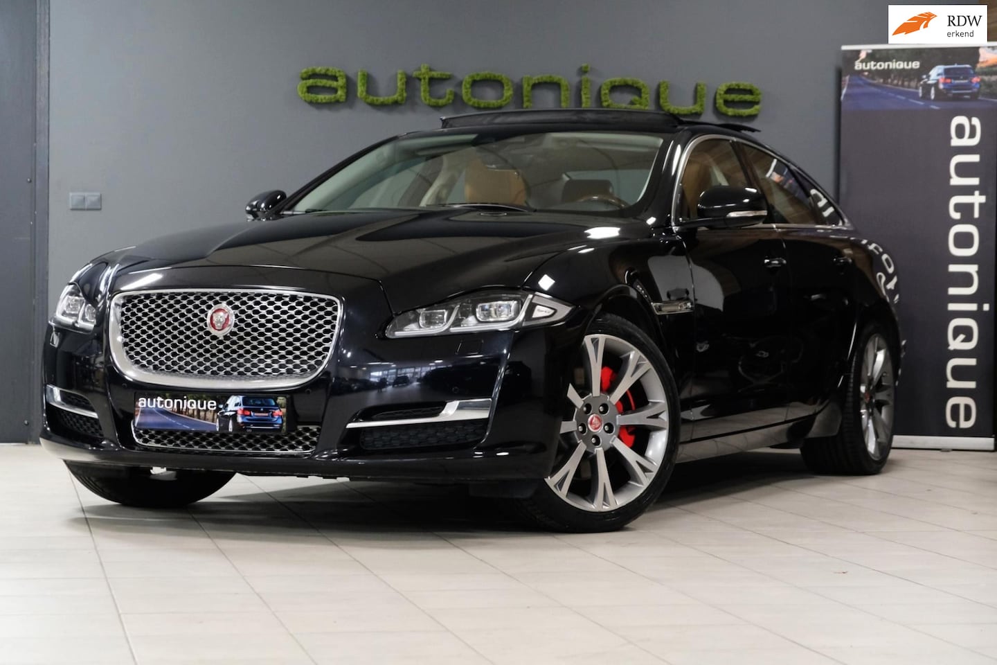 Jaguar XJ - 3.0 V6 SC AWD Premium Luxury UNIEK 1e Eig. *109dkm* |PANORAMADAK| 4 NIEUWE BANDEN - AutoWereld.nl