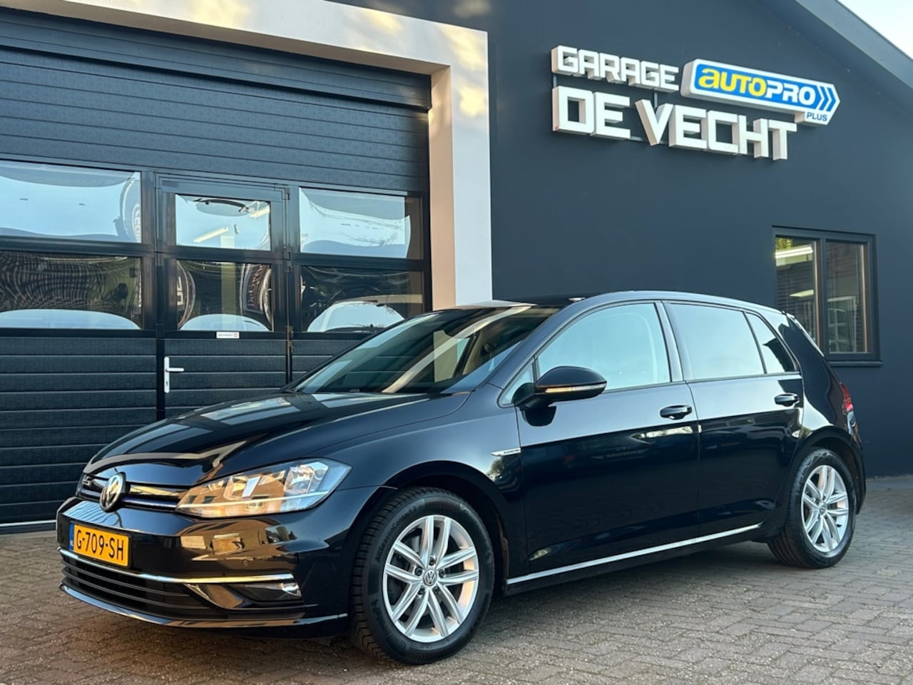 Volkswagen Golf - 1.5 TSI Comfortline Business Carplay/Trekhaak - AutoWereld.nl