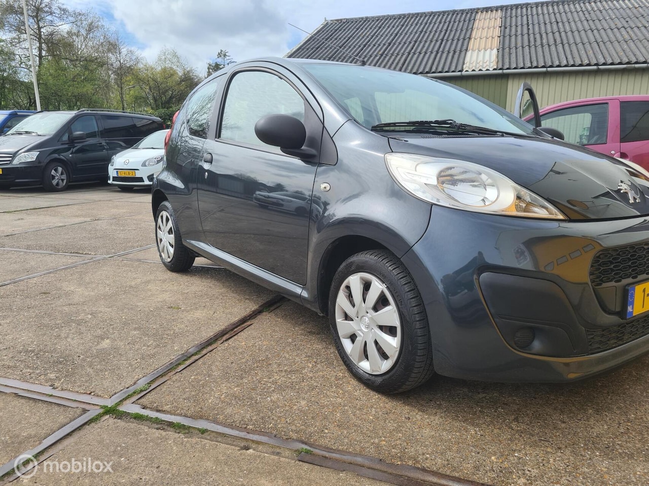 PEUGEOT 107