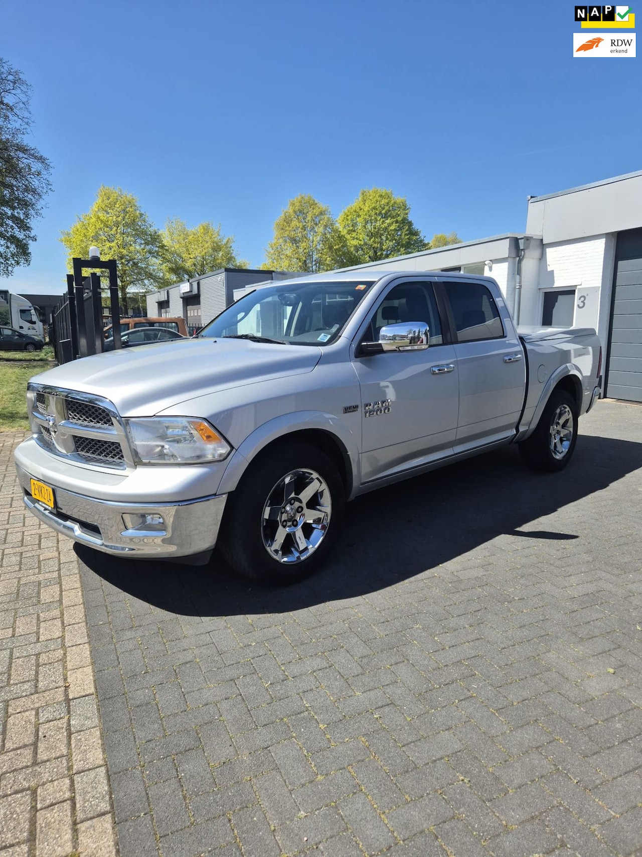 Dodge Ram 1500 - 5.7 V8 4x4 Crew Cab 5'7 Laramie 1 ste eigenaar superstaat - AutoWereld.nl