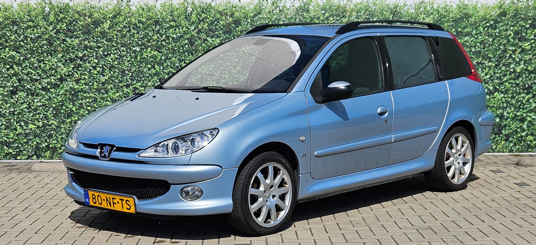 PEUGEOT 206