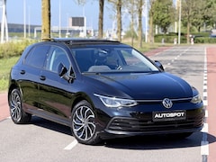 Volkswagen Golf - 1.5 eTSI 150pk Pano Navi ACC IQ Light Sfeerverlichting