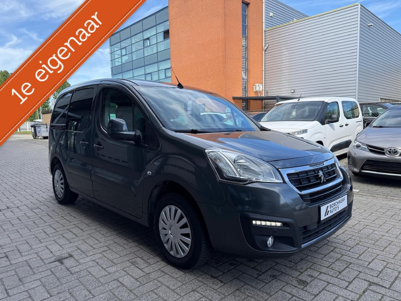 Peugeot Partner MPV - 1.2 Benzine Trekhaak Navi Camera CarPlay - AutoWereld.nl