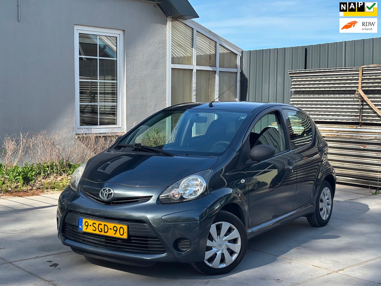 Toyota Aygo - 1.0 VVT-i Now | Facelift | Airco | El. Ramen | Onderhoudshistorie | Rijdt en schakelt heer - AutoWereld.nl