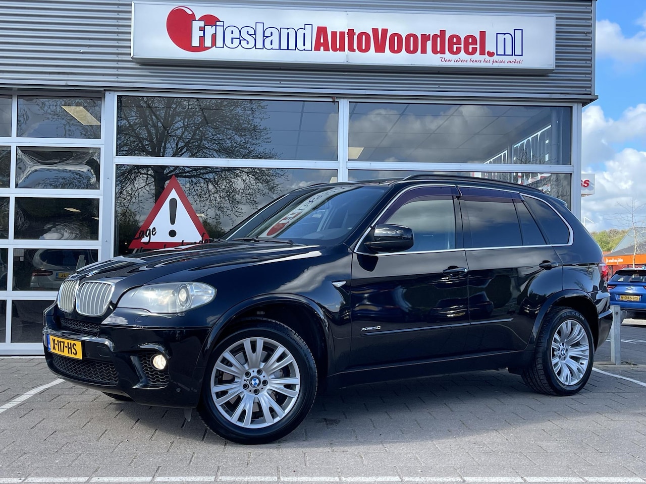 BMW X5 - xDrive50i Executive /Cruise/Clima/Volleder/Pano dak/Trekhaak/Youngimer/ - AutoWereld.nl