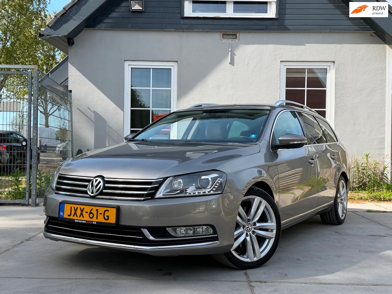 Volkswagen Passat Variant - 2.0 TDI Highline LEER AUTOMAAT BlueMotion - AutoWereld.nl