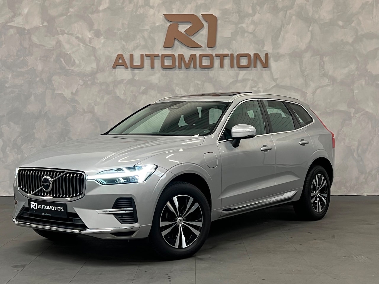Volvo XC60 - 2.0 T6 Plug-in hybrid AWD Inscription|398PK|PANORAMADAK|KEYLESS|CAMERA|LEDER|ELEKTR. STOEL - AutoWereld.nl