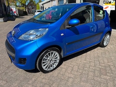Peugeot 107 - 1.0-12V XS AIRCO LM VELGEN ORG 129576 KM NAP ONDERHOUD BEURT GEHAD .NETTE STAAT NW APK AFL
