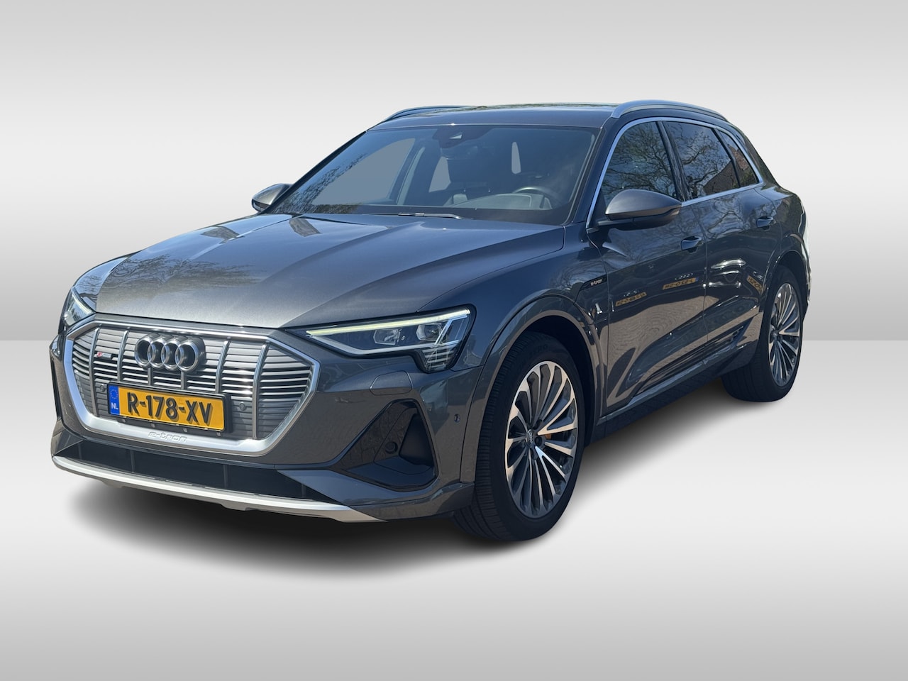 Audi e-tron - 55 quattro S edition 95 kWh / SoH 96,4% / 50.621 km! / Trekhaak / Camera / Keyless / B&O / - AutoWereld.nl